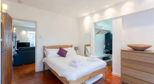 Fantastic and Bright 1 Bedroom Garden Flat, Varaa Huoneisto Asunnot kohteessa Merseyside, Huoneisto