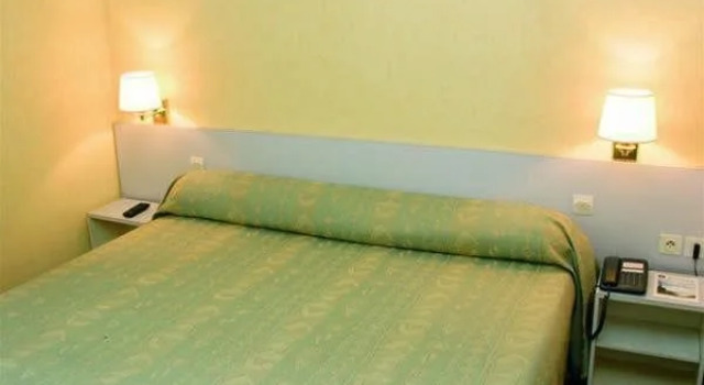 Logis La Vieille Renommee Hotel De Beauvoir, Забронировать Отель Отели Finistère с парковкой, Парковка