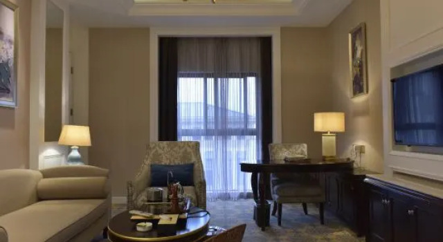 Люкс Deluxe Holiday Inn Glossom