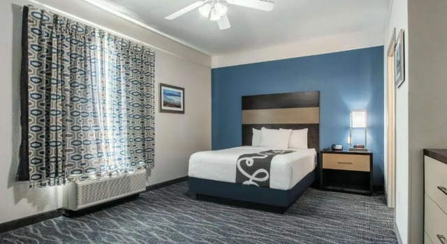 Двухместный люкс c 1 комнатой La Quinta by Wyndham Phoenix I-10 West