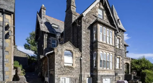 The Mews, With Free Private Parking, Windermere