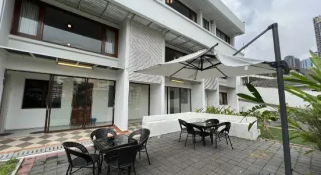 Bangsar Three Storey Luxury Landed House 19PAX, Забронировать Отель Бизнес-отели Куала-Лумпура, рядом с Центральный озерный парк, 4* 5*