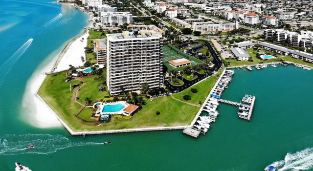 Номер Standard с 2 комнатами Magnificent Gulf View Condo 2 Bedroom Condo by RedAwning