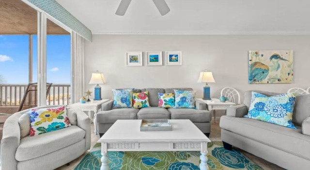 Estero Island Beach Villas 304, Sleeps 6, 2 Bedrooms, Gulf Front, Heated Pool