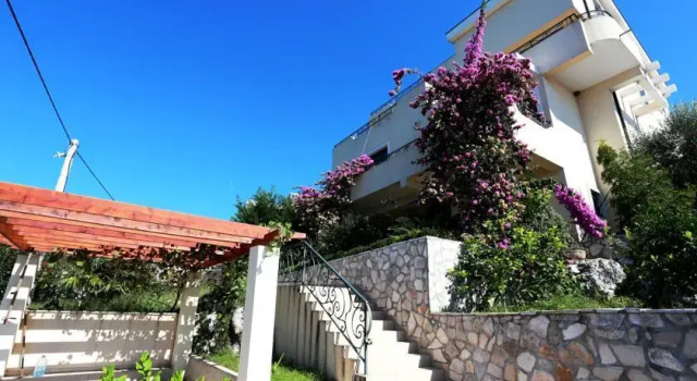 Villa ' Bellevue ', Book Villa Utjeha Bar County