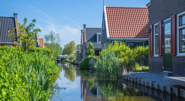 Holiday Home Built in Zaanse Style, Near Alkmaar