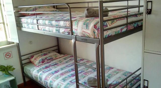 Кровать в общем номере Fonte da Telha Beach Hostel