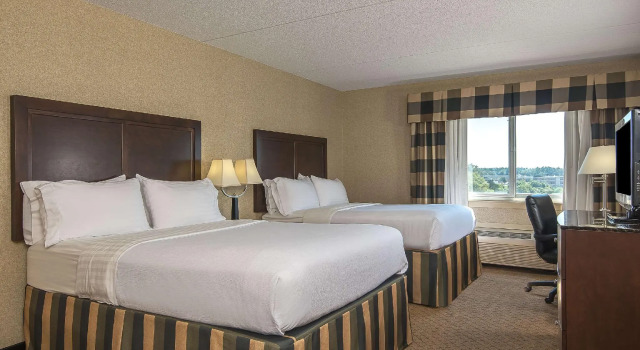 Четырёхместный номер Standard Holiday Inn Taunton-Foxboro Area