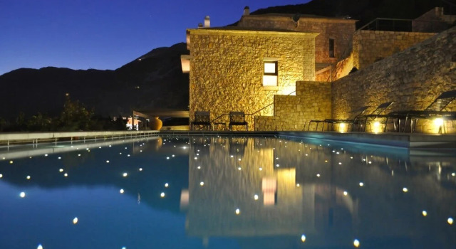 Elafivolia Arachova Suites, Book Hotel Hotels in Central Greece with a Pool, Swimming Pool
