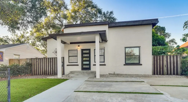Коттедж 4 Mi to Dtwn St Pete! Pet-friendly Home w/ Yard