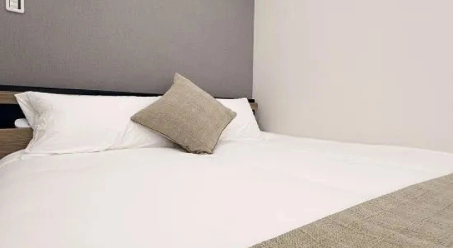 Кровать в общем номере с 2 комнатами Mudanjiang Xinle Guesthouse Second Branch