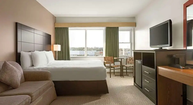 Двухместный люкс с видом на реку Travelodge by Wyndham Baie Comeau