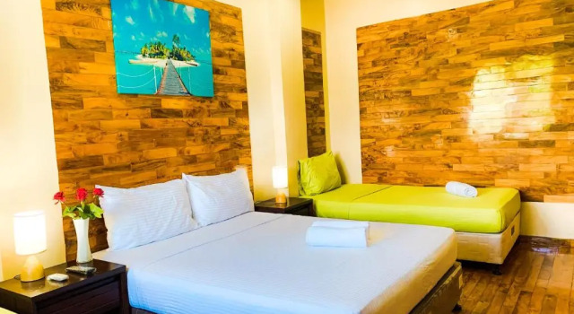 Люкс с балконом Mabini Hotel