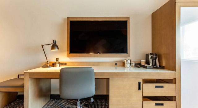 Четырёхместный номер Standard Cambria Downtown Phoenix Convention & Airport Hotel