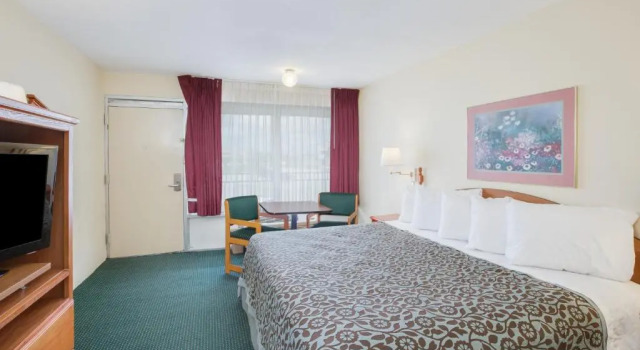 Номер Standard Days Inn by Wyndham Newport