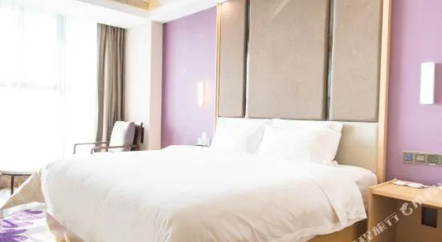 Кровать в общем номере (женский номер) Lavande Hotel·Bazhong Fortune Center