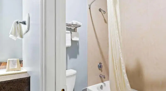 Четырёхместный номер Standard Econo Lodge Inn & Suites Channelview - Houston East