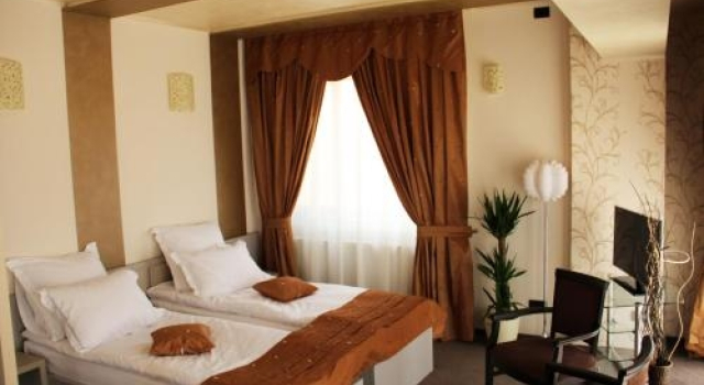 Enigma Pension, Rezerwuj Hotel Hotele w Carpathians - Romania z parkingiem, Parking