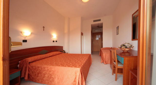 Hotel Residence Adria, Book Hotel Hoteller i Rodi Garganico med pool, Swimmingpool