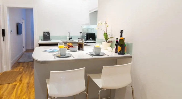 Central Plymouth Apartment By University