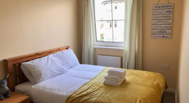 Bright 2 Bedroom Apartment With Parking in Edinburgh, Prenota Appartamento Edimburgo 