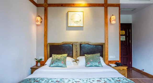 Standard Doppel Zimmer mit Balkon Yangshuo River View Hotel
