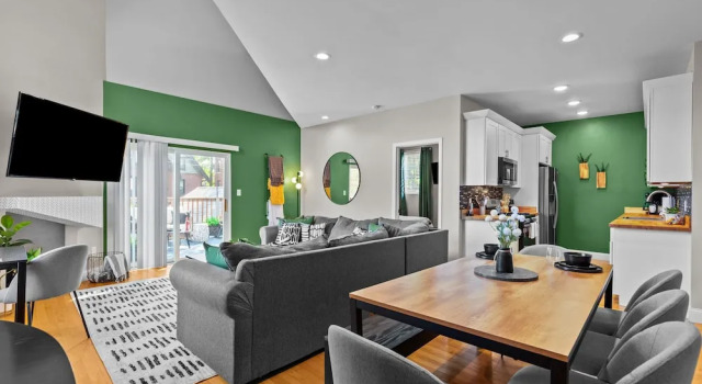 Коттедж West End Whimsy | JZ Vacation Rentals