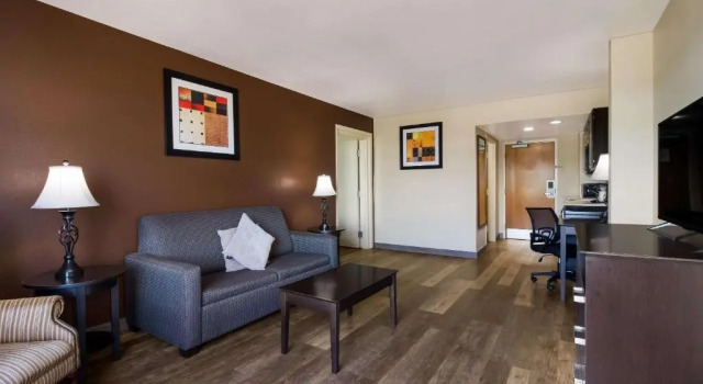 Четырёхместный люкс Standard Quality Inn & Suites North Myrtle Beach
