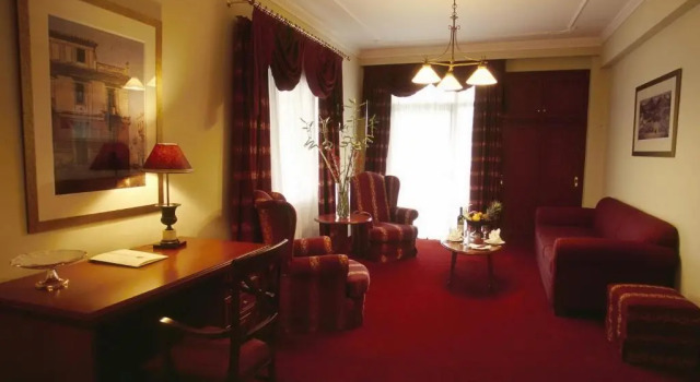 Hotel Aiges Melathron, Book Hotel  