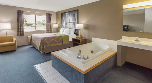 Super 8 by Wyndham Hebron Lowell Area, Prenota Locanda Cedar Lake 
