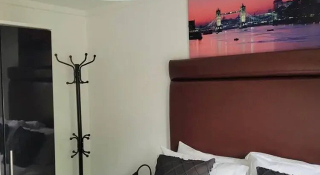 Captivating 2-bed Bungalow in Oulton Broad, Boek Hotel Hotels in Merseyside met zwembad, Zwembad