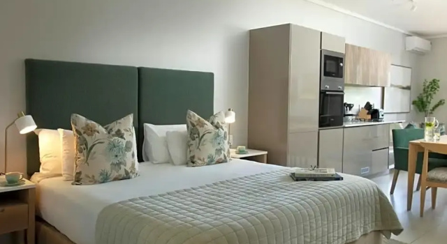 Полулюкс De Zalze Lodge