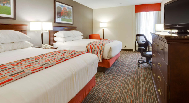 Четырёхместный номер Deluxe Pear Tree Inn Sikeston