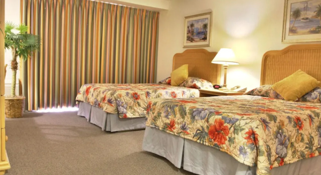 Четырёхместный номер Standard с балконом Castaways Resort and Suites