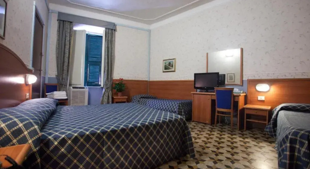 Четырёхместный номер Hotel Emmaus