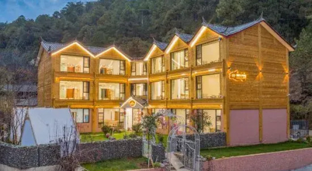Silent bed and breakfast in Lugu Lake, Book Hotel Hoteller i Lijiang med parkering, Parkering