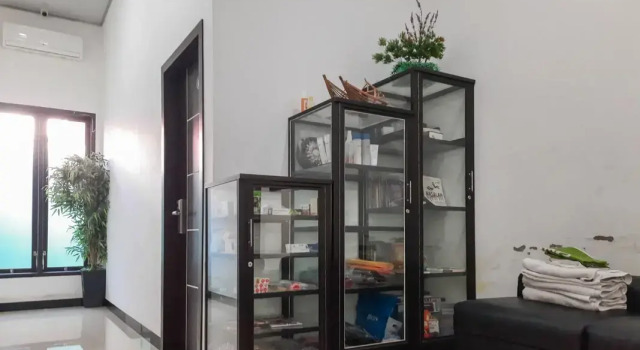 Wisma Auliyah Kolaka Utara Mitra RedDoorz, Prenota Hotel Hotel a Sulawesi con parcheggio, Parcheggio