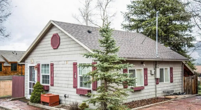 Cozy 1 bedroom cabin Great for couples