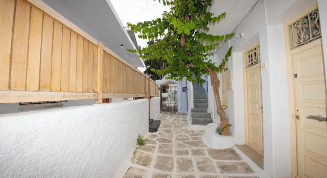 Студия Karboni Hotel