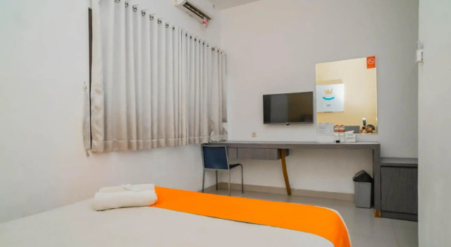 OYO 808 Pondok 24, Rezervovat Hotel North Cirebon West Java