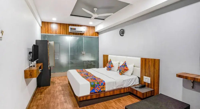 Номер Premium Fabhotel The Valentine