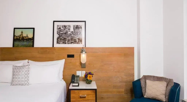 Номер Standard AT&T Hotel & Conference Center