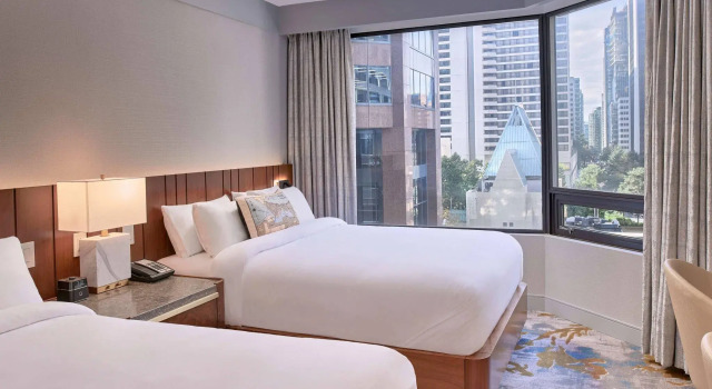 Четырёхместный номер Standard Metropolitan Hotel Vancouver