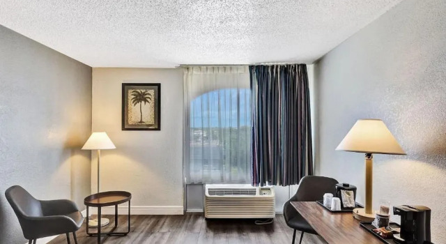 Четырёхместный номер Standard Plaza Hotel Fort Lauderdale