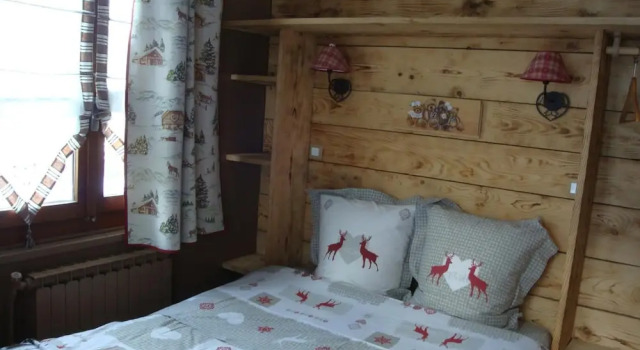 Chambres d'Hôtes Chalet De La Source, Book Chalet Hoteller i Rhône-Alps med parkering, Parkering