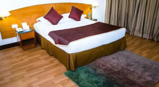Двухместный семейный люкс с видом на сад Ramee Guestline Tirupati