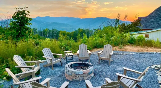 Коттедж с 6 комнатами Built 2021 Private 6 Bedroom "Smoky View Mountain Cabin" Gatlinburg