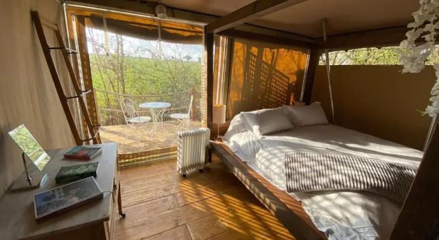 Тент Beautiful Lakeside Safari Lodge