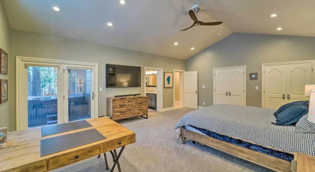 4 Mi to Dtwn Truckee: Tahoe Donner Home w/ Hot Tub