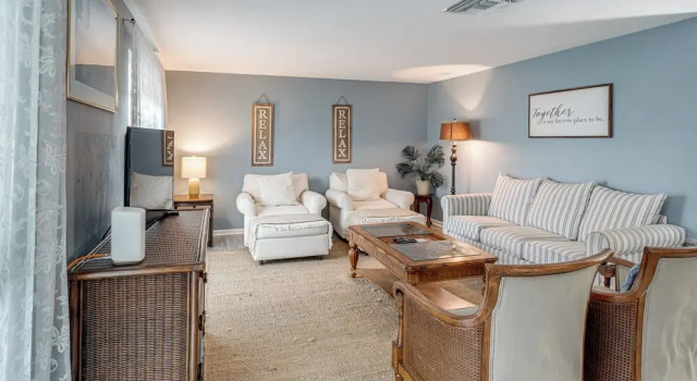 Bright Fort Myers Home w/ Pool - 9 Mi to Beach!